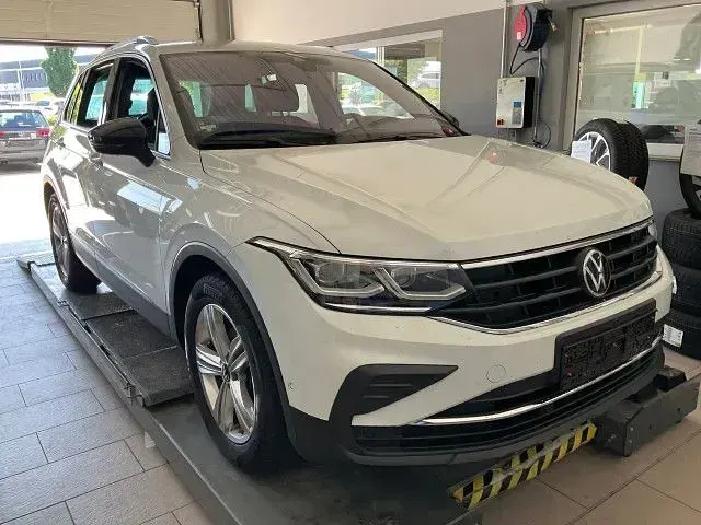 Gebraucht VW Tiguan Move 150 PS (110 kW) 2023 Pure white SUV