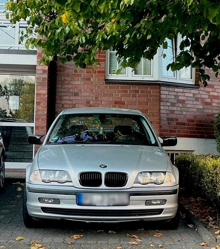 Silber Gebraucht 1999 BMW 320 Limousine | 2.199 € (Guter Preis) - Bild 1/4