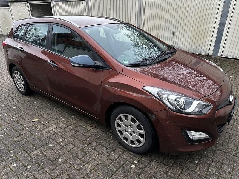 Braun Gebraucht 2013 Hyundai i30 Kombi | 2.000 € (Superpreis) - Bild 1/4