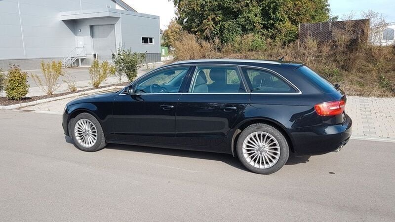 Schwarz Gebraucht 2014 Audi A4 Attraction Kombi | 11.999 € (Superpreis) - Bild 1/4