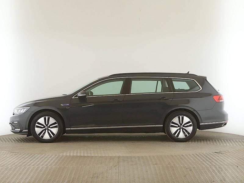 Uranograu Gebraucht 2021 VW Passat GTE Kombi | 22.975 € (Fairer Preis) - Bild 1/4