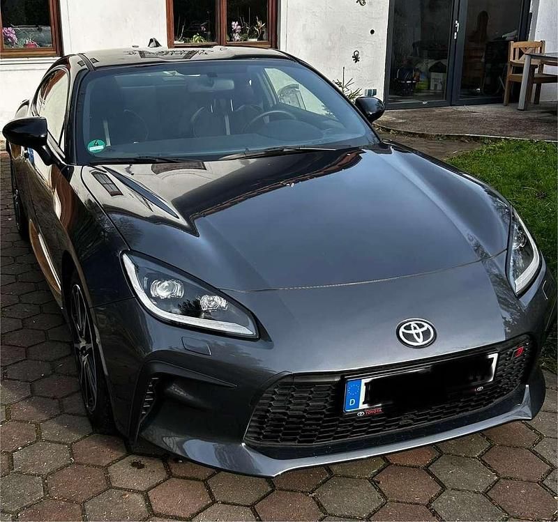 Grau Gebraucht 2024 Toyota GR86 Coupé | 37.500 € (Fairer Preis) - Bild 1/4