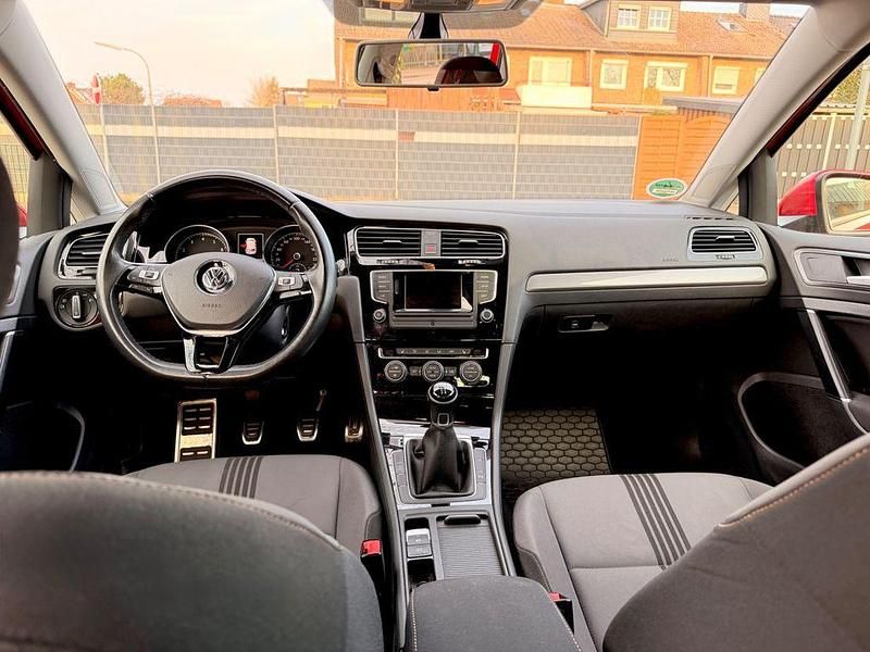 Gebraucht VW Golf VII Allstar 86 PS (63 kW) 2016 Rot Limousine