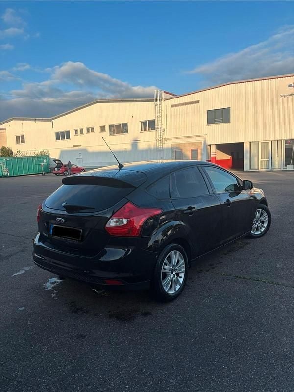 Second-hand Ford Focus 150 CP (110 kW) 2011 Negru Berlinǎ