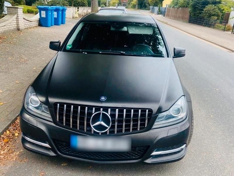 Gebraucht Mercedes 220 170 PS (125 kW) 2011 Schwarz Limousine