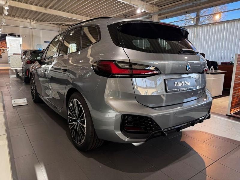 Gebraucht BMW 220 Active Tourer M Sport 150 PS (110 kW) 2026 Skyscraper grau metallic Van / Kleinbus
