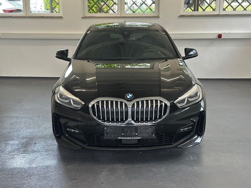 Schwarz Gebraucht 2020 BMW 118 M Sport Kleinwagen | 24.999 € (Teuer) - Bild 1/4
