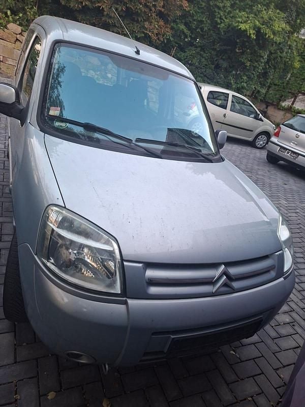 Grau Gebraucht 2005 Citroën Berlingo Van / Kleinbus | 1.399 € (Superpreis) - Bild 1/2