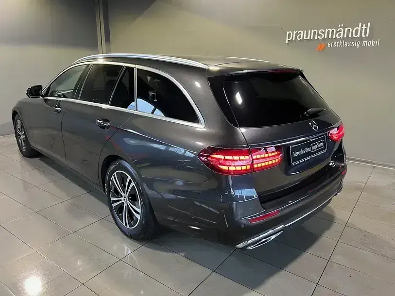 Gebraucht Mercedes E220 Avantgarde 200 PS (147 kW) 2023 Grau Limousine