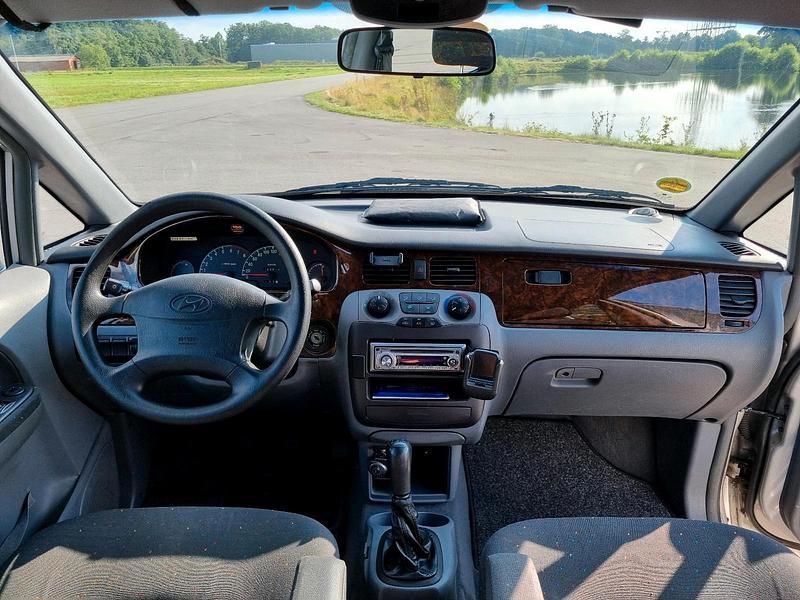 Gebraucht Hyundai Trajet 140 PS (102 kW) 2004 Grau Van / Kleinbus