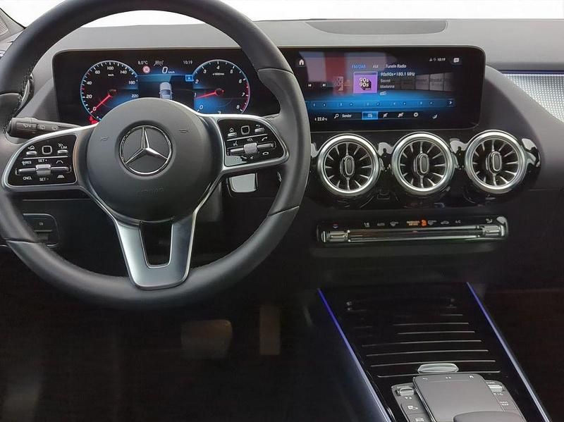 Gebraucht Mercedes B180 Progressive 136 PS (100 kW) 2022 Moutaingrau met. Van / Kleinbus