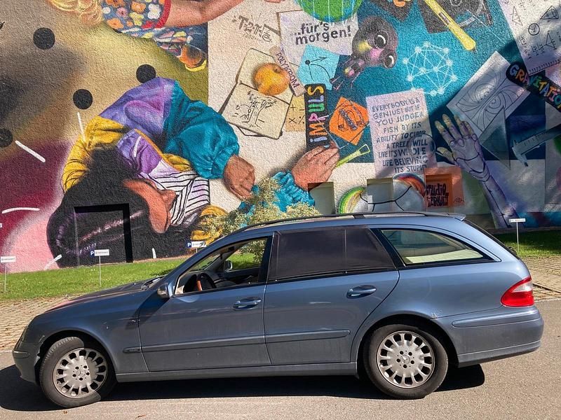 Blau Gebraucht 2004 Mercedes E220 Elegance Kombi | 2.500 € (Guter Preis) - Bild 1/4