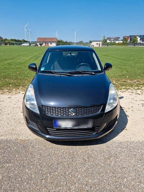 Schwarz Gebraucht 2014 Suzuki Swift Club Kleinwagen | 4.999 € (Guter Preis) - Bild 1/4