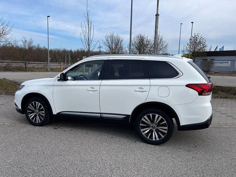 Używany Mitsubishi Outlander Active 150 KM (110 kW) 2019 Biały SUV