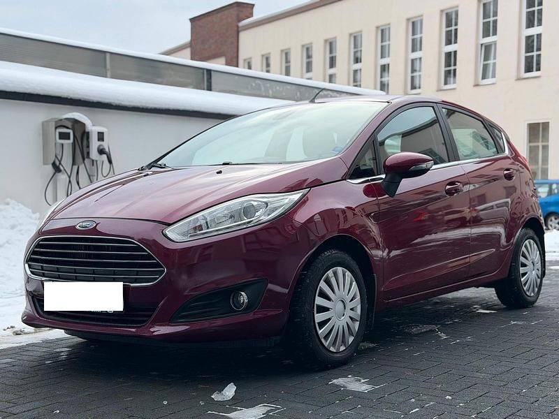 Gebraucht Ford Fiesta 101 PS (74 kW) 2013 Rot Limousine