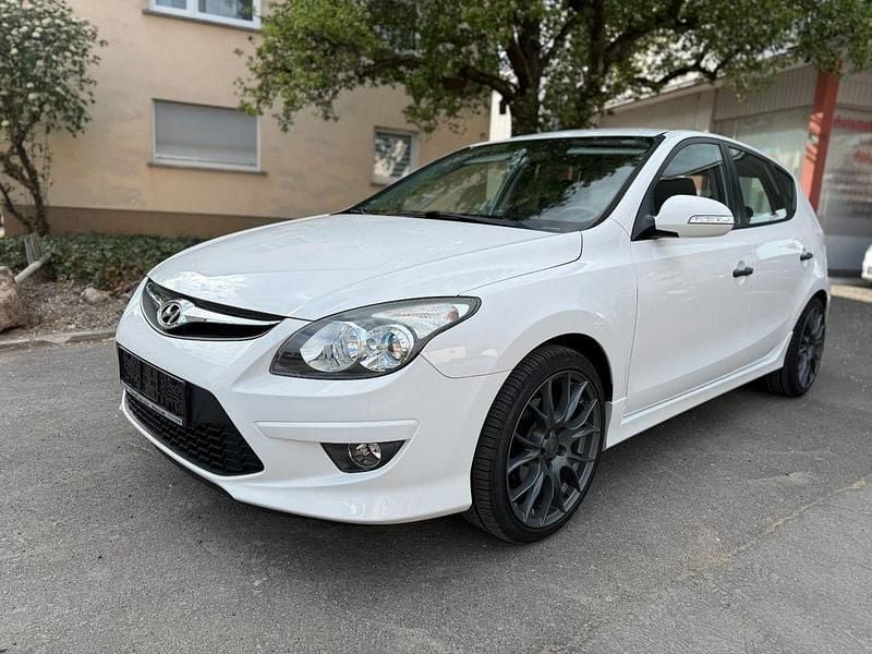 Gebraucht Hyundai i30 Classic 109 PS (80 kW) 2012 Weiß Limousine