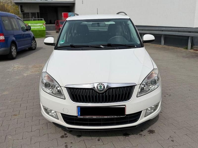 Gebraucht Skoda Fabia 86 PS (63 kW) 2010 Weiß Limousine