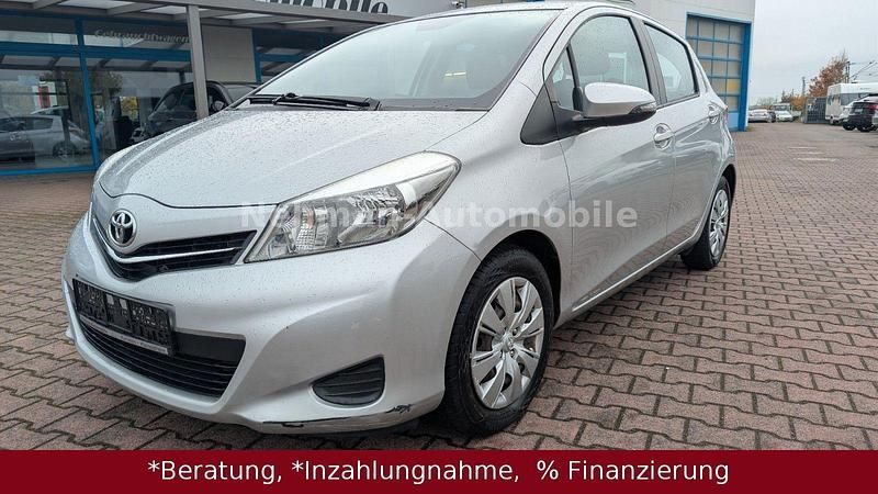 Silber Gebraucht 2012 Toyota Yaris Life Kleinwagen | 5.390 € (Superpreis) - Bild 1/4