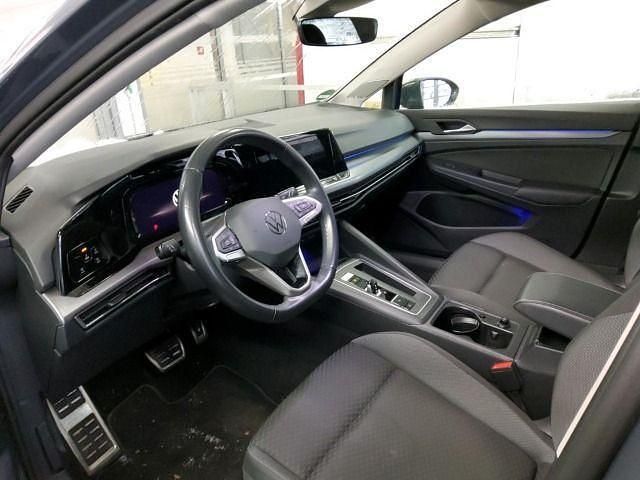 Gebraucht VW Golf VIII Active 131 PS (96 kW) 2023 Delfingrau metallic Limousine