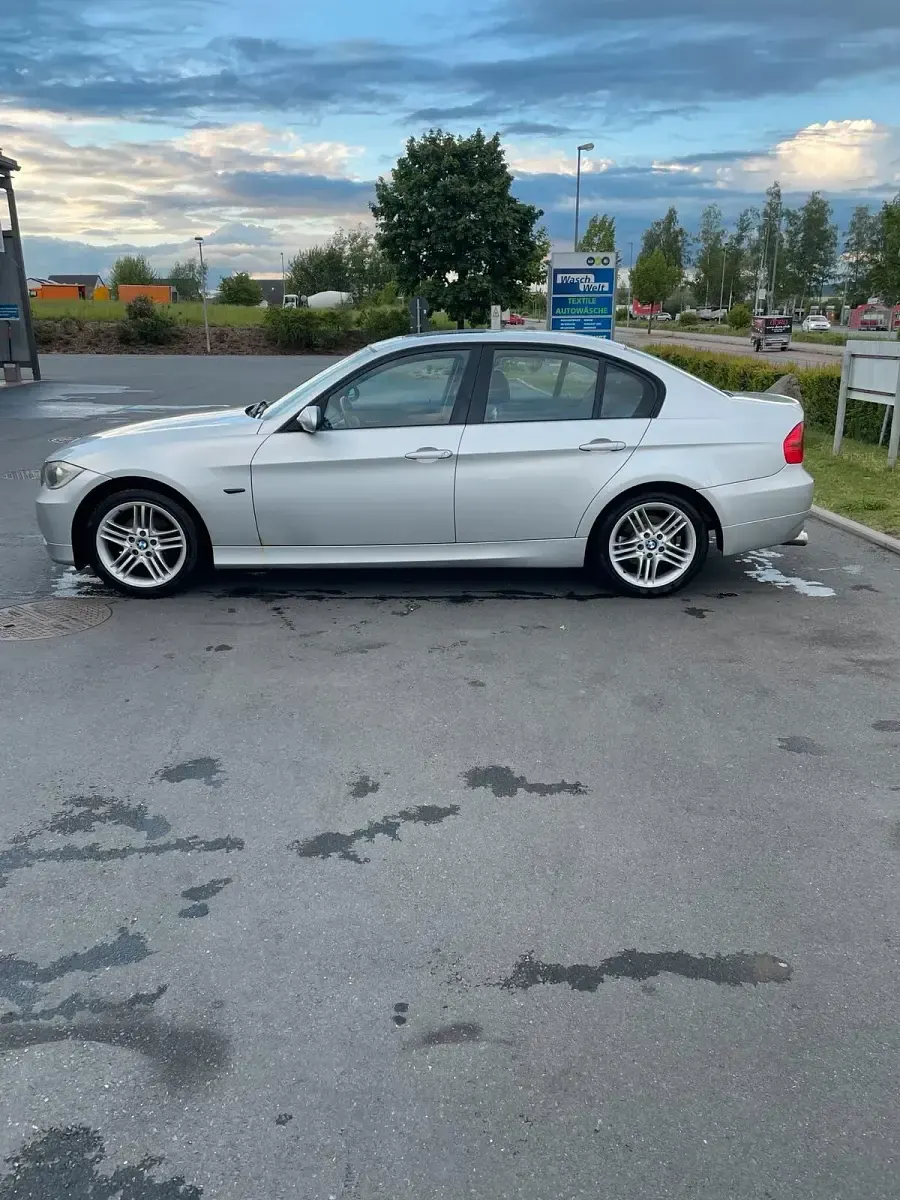 Gebraucht BMW 320 Basis 150 PS (110 kW) 2006 Silber Limousine