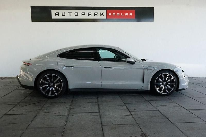 Grau Gebraucht 2022 Porsche Taycan 4S Chrono Limousine | 68.880 € (Guter Preis) - Bild 1/4