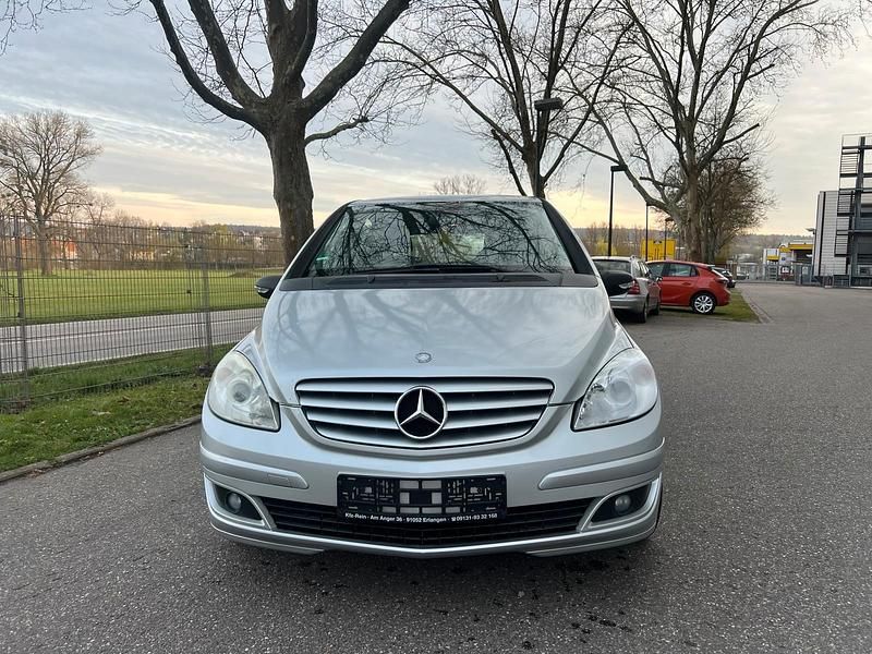 Gebraucht Mercedes B180 116 PS (85 kW) 2006 Silber Van / Kleinbus