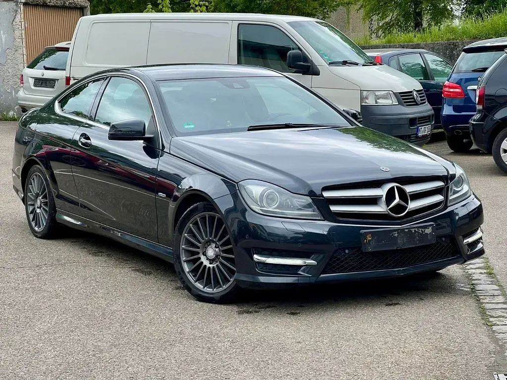 Gebraucht Mercedes C180 156 PS (114 kW) 2011 Schwarz Coupé