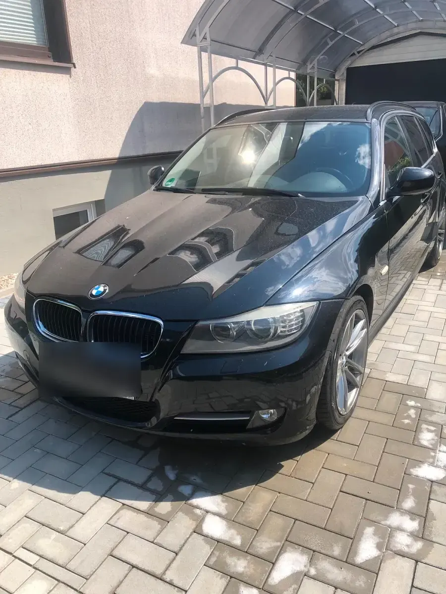 Gebraucht BMW 320 184 PS (135 kW) 2011 Schwarz Kombi
