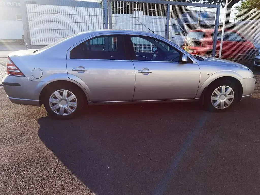 Gebraucht Ford Mondeo 125 PS (91 kW) 2005 Silber Limousine