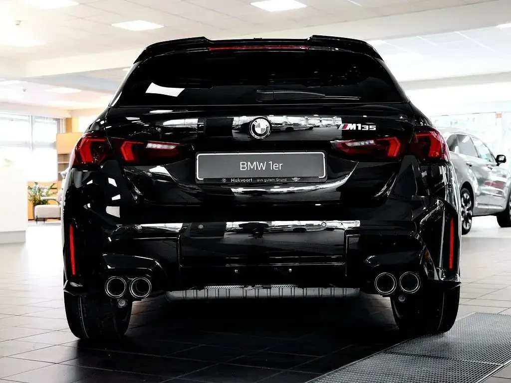 Nowe BMW M135 Efficient Dynamics 300 KM (220 kW) 2026 Czarny Hatchback