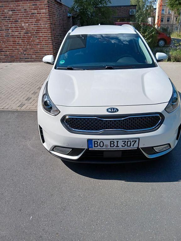 Weiß Gebraucht 2018 Kia Niro Spirit SUV | 16.800 € (Guter Preis) - Bild 1/1