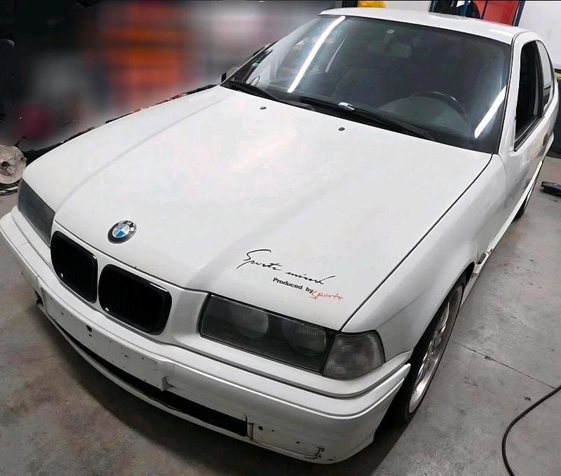 Weiß Gebraucht 1999 BMW 316 Basis Coupé | 1.500 € (Superpreis) - Bild 1/4