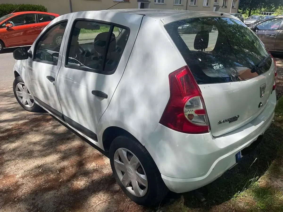 Gebraucht Dacia Sandero 75 PS (55 kW) 2009 Weiß Limousine