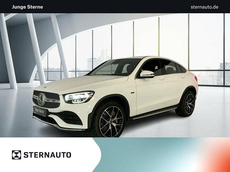 Gebraucht Mercedes GLC300e AMG line 320 PS (235 kW) 2020 Unilack polarweiß Coupé