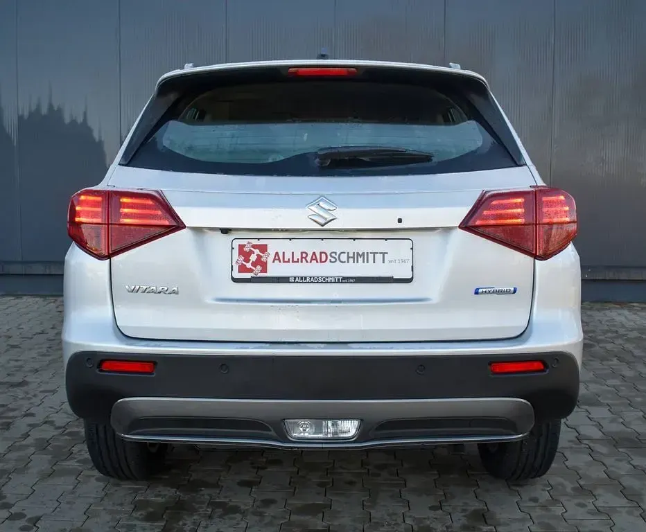 Gebraucht Suzuki Vitara Club 129 PS (94 kW) 2025 Silky silver metallic SUV