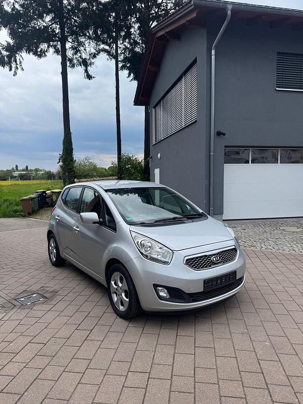 Silber Gebraucht 2011 Kia Venga 2 Kleinwagen | 3.499 € (Fairer Preis) - Bild 1/4