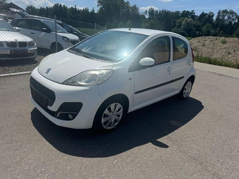 Weiß Gebraucht 2012 Peugeot 107 Active Kleinwagen | 2.800 € (Guter Preis) - Bild 1/4