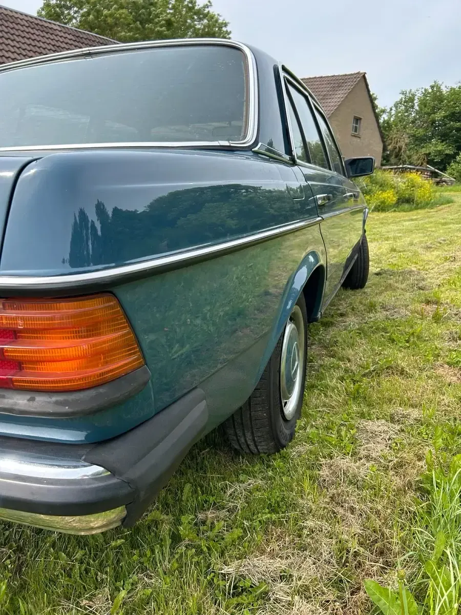 Gebraucht Mercedes 250 129 PS (94 kW) 1978 Blau Limousine