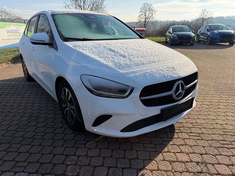 Gebraucht Mercedes B180 136 PS (100 kW) 2024 Weiß Van / Kleinbus