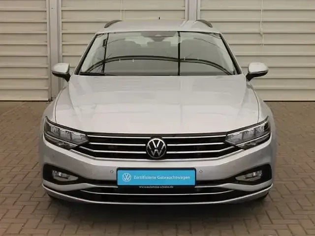 Gebraucht VW Passat Business 150 PS (110 kW) 2022 Silber Kombi