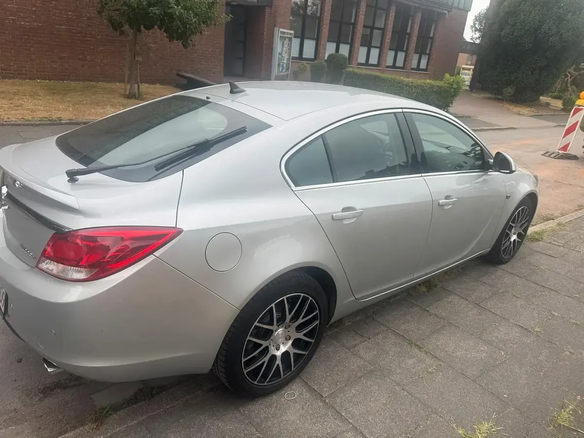 Gebraucht Opel Insignia 220 PS (161 kW) 2008 Silber Limousine