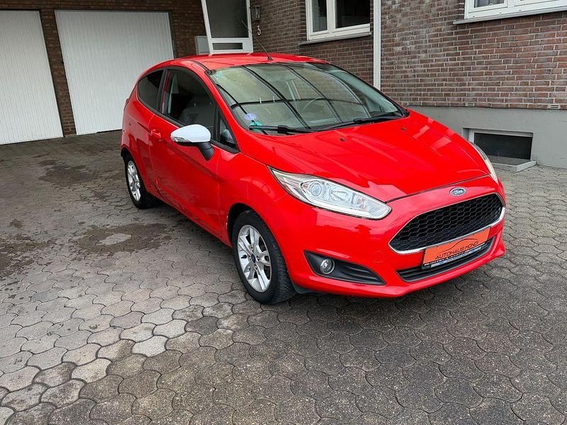 Gebraucht Ford Fiesta Celebration 80 PS (58 kW) 2016 Rot Limousine