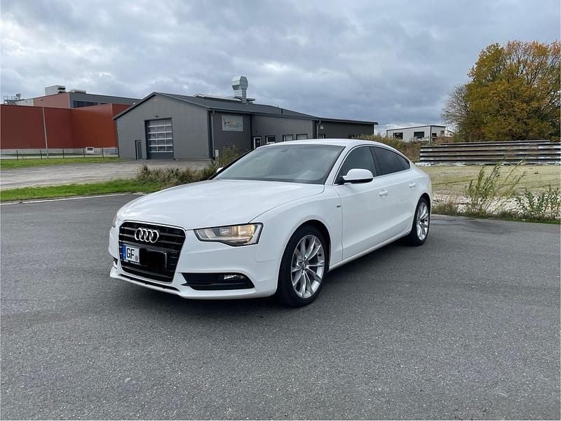 Weiß Gebraucht 2015 Audi A5 Sportback S-Line Limousine | 10.999 € (Guter Preis) - Bild 1/4