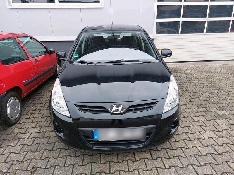 Schwarz Gebraucht 2012 Hyundai i20 Kleinwagen | 3.950 € (Fairer Preis) - Bild 1/4