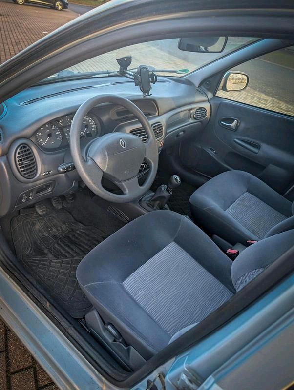 Gebraucht Renault Mégane 107 PS (78 kW) 2002 Limousine