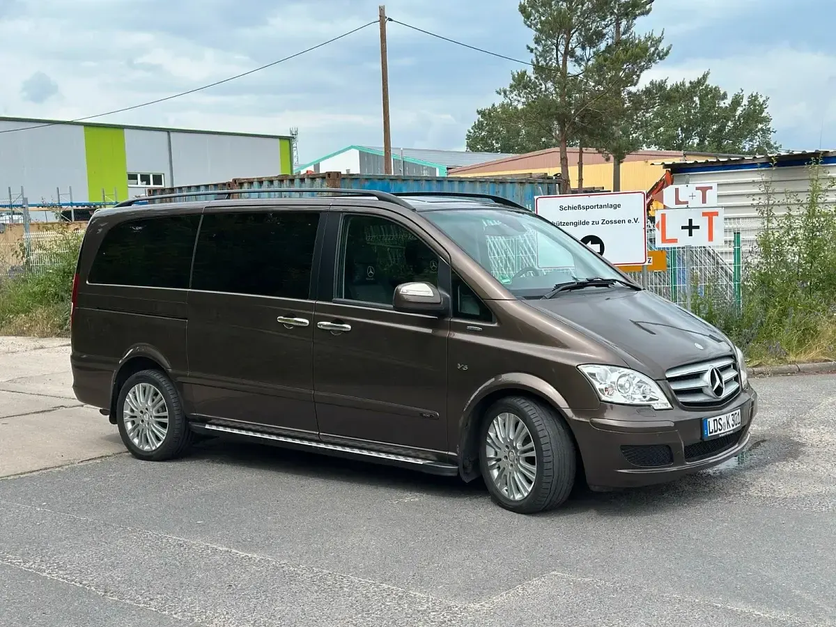 Gebraucht Mercedes Viano 224 PS (164 kW) 2012 Braun Van / Kleinbus