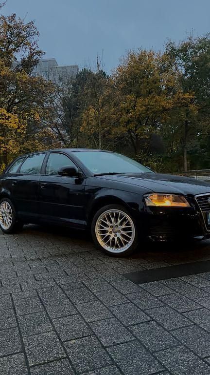 Schwarz Gebraucht 2009 Audi A3 Ambiente Limousine | 9.900 € - Bild 1/4