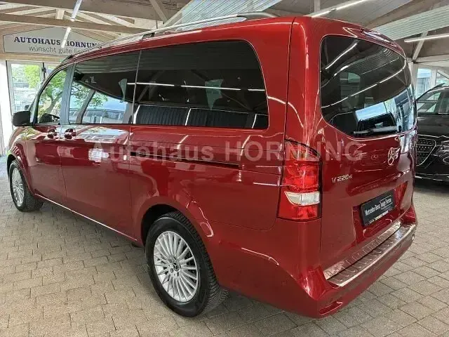 Gebraucht Mercedes V220 163 PS (119 kW) 2025 Hyazinthrot metallic Van / Kleinbus