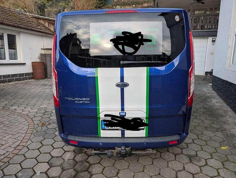Gebraucht Ford Tourneo Titanium 170 PS (125 kW) 2017 Blau Van / Kleinbus