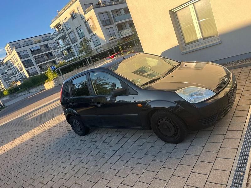 Schwarz Gebraucht 2004 Ford Fiesta Ghia Kleinwagen | 1.050 € (Guter Preis) - Bild 1/4